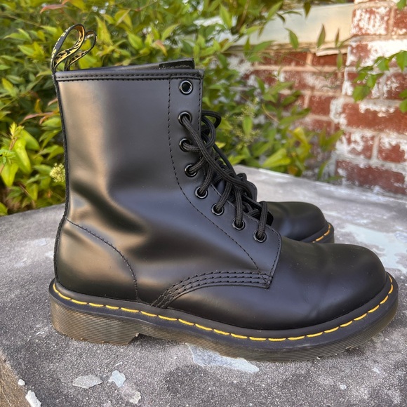 Dr Marten 1460 Boots Womens 8 Black Leather Moto Combat Grunge Rock And Roll NEW - Picture 1 of 13